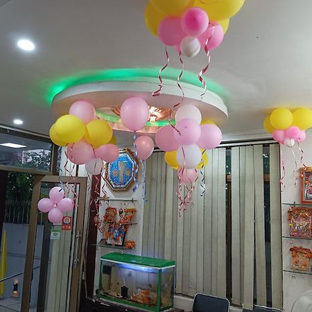 Hotel Viraat Inn Гая Экстерьер фото