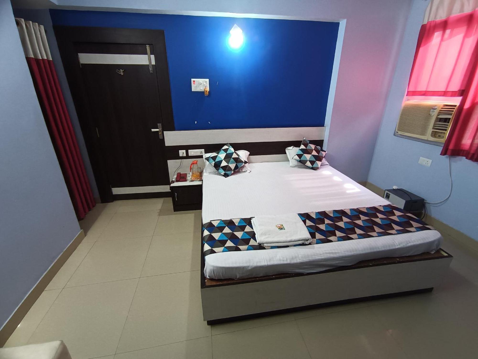 Hotel Viraat Inn Гая Экстерьер фото