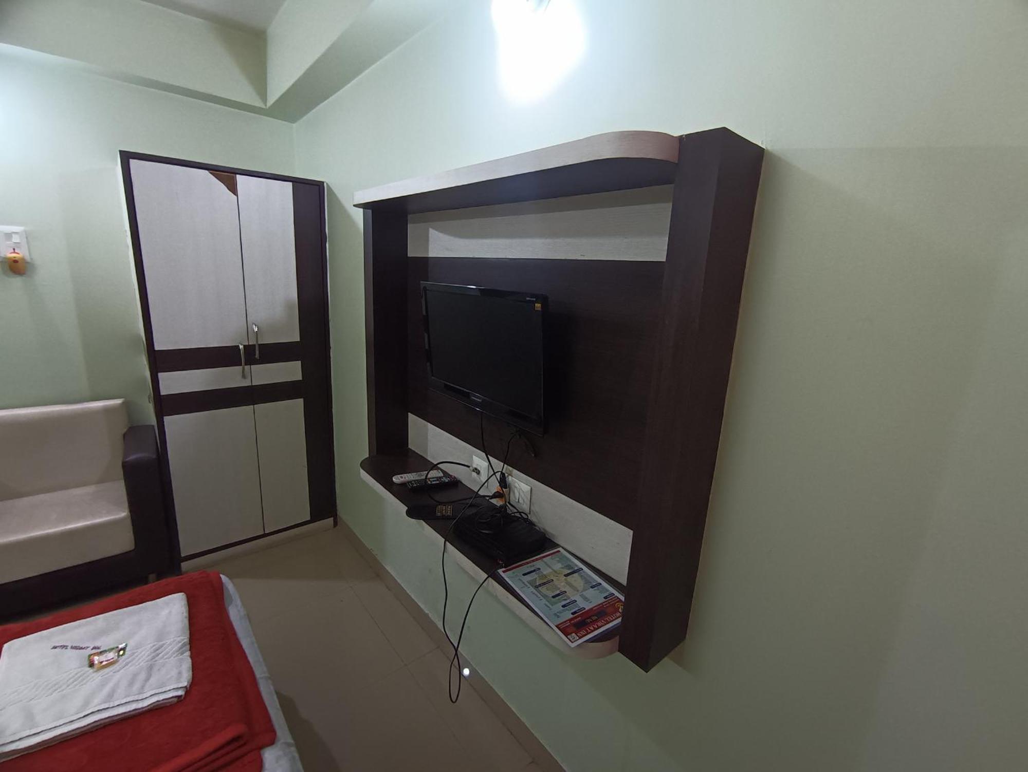 Hotel Viraat Inn Гая Экстерьер фото