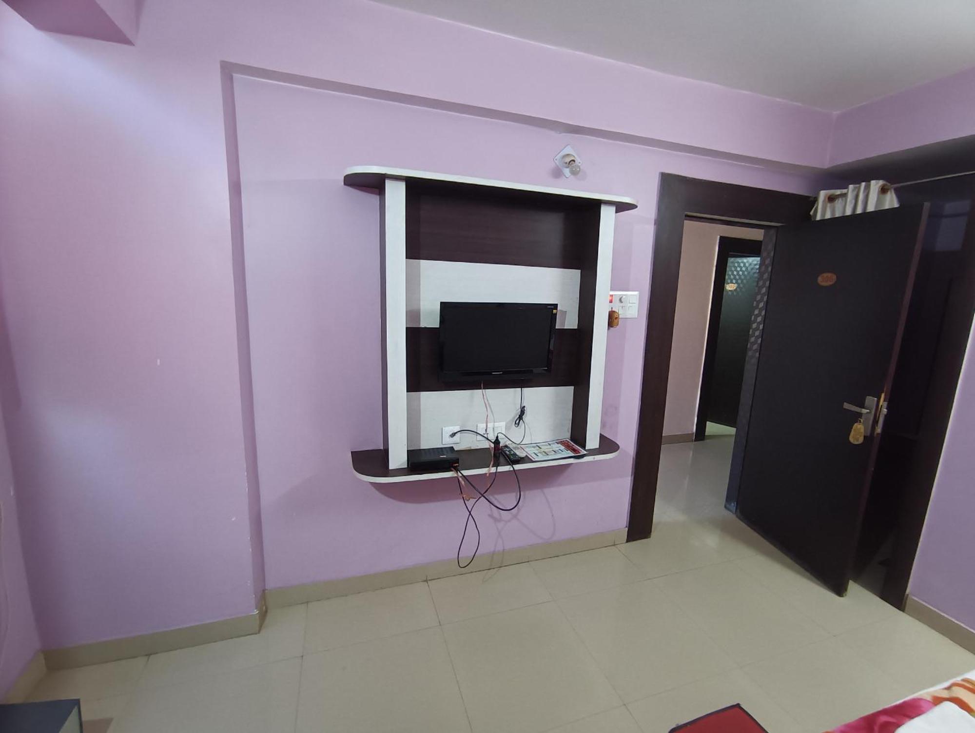 Hotel Viraat Inn Гая Экстерьер фото