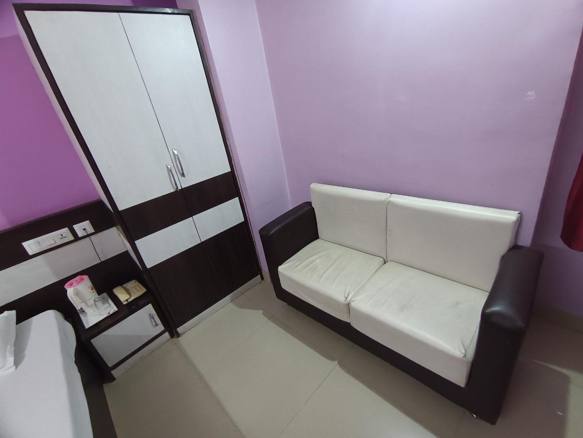 Hotel Viraat Inn Гая Экстерьер фото