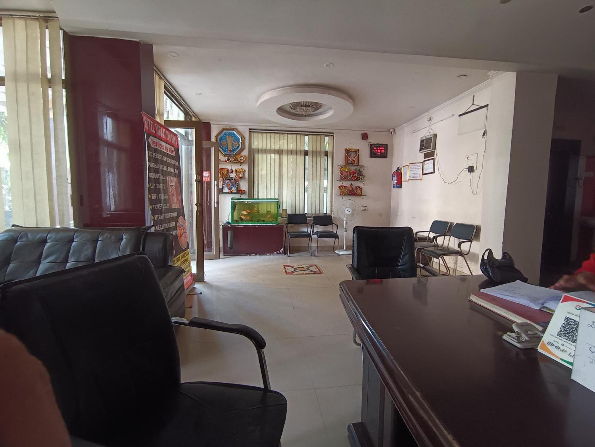 Hotel Viraat Inn Гая Экстерьер фото