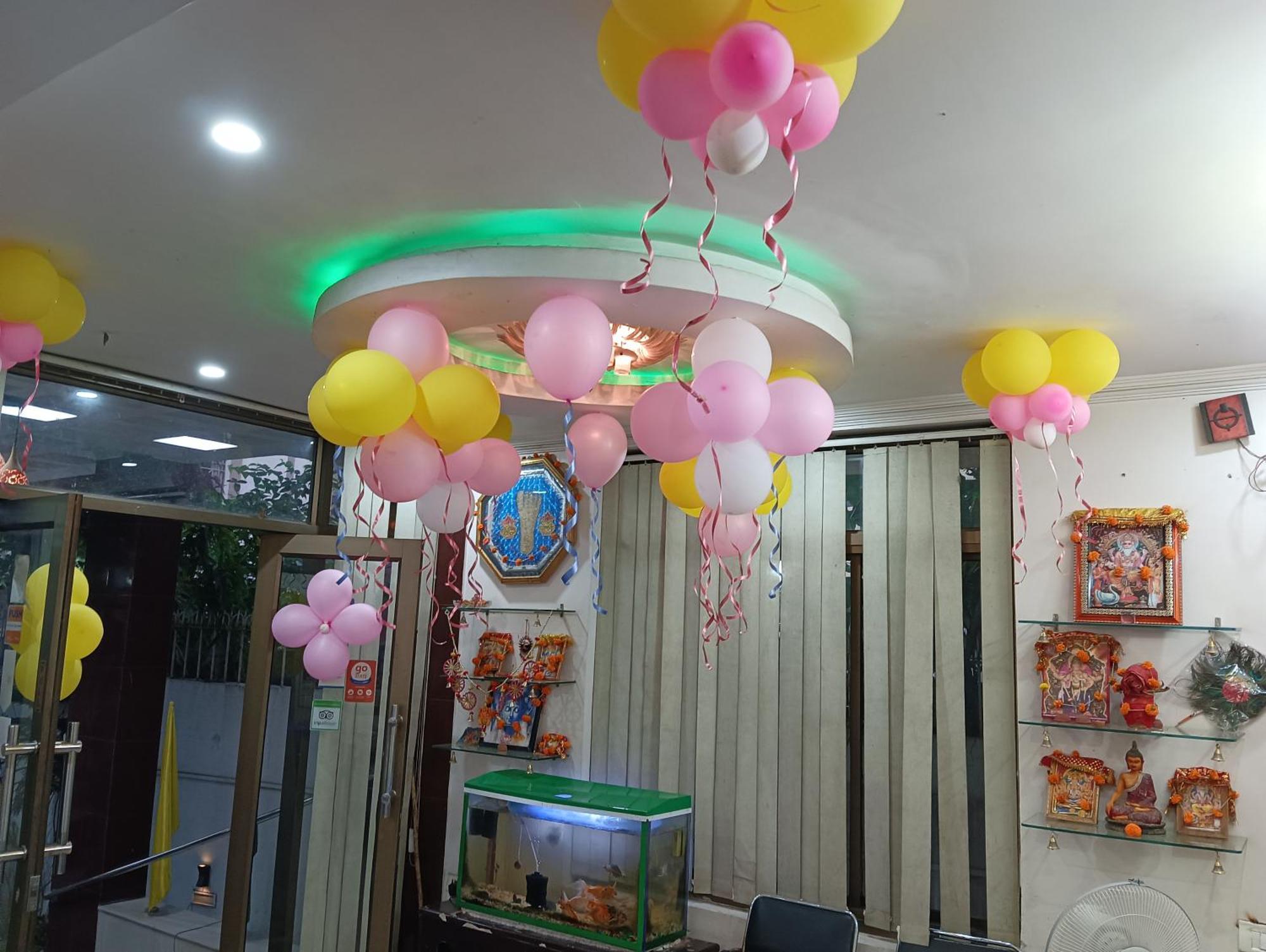 Hotel Viraat Inn Гая Экстерьер фото